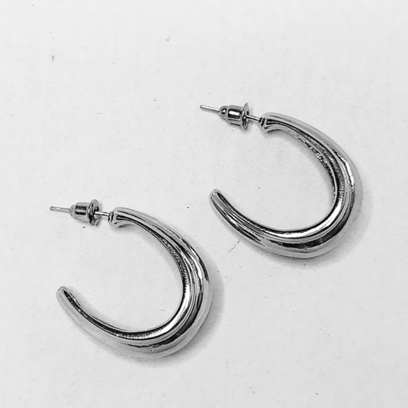 2 Pairs of Earrings - Picture 4 of 5